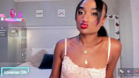 Snapshot of esmeraldanyx chatting on 09-17-25, 09:05 esmeraldanyx online show from 09-17-25, 09:05