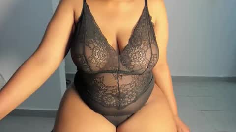 Esme online show from 10-08-25, 11:08