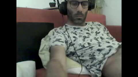 Snapshot of especially871850 chatting on 06-07-26, 04:33 especially871850 online show from 06-07-26, 04:33
