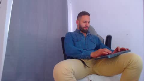 Snapshot of esteban7984068 chatting on 12-05-24, 07:38 esteban online show from 12-05-24, 07:38