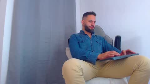 Snapshot of esteban7984068 chatting on 12-14-24, 12:22 esteban online show from 12-14-24, 12:22