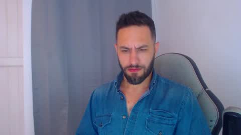 Snapshot of esteban7984068 chatting on 12-23-24, 10:44 esteban online show from 12-23-24, 10:44