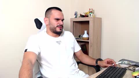 Esteban Fernandez online show from 02-11-26, 01:21