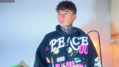 Esteban independent model online show from 10-20-25, 10:59