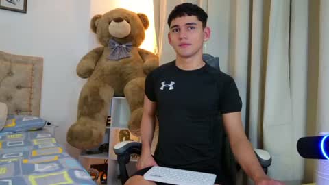 Esteban online show from 07-18-26, 01:37