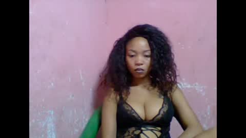 estelah20 online show from 10-18-25, 05:43