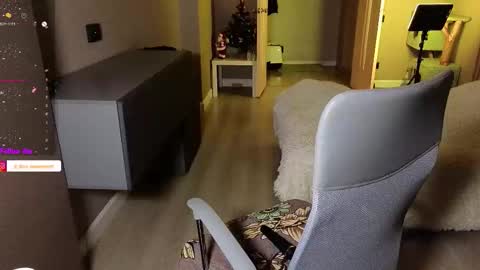 Snapshot of estelle_every chatting on 01-17-26, 09:29 Estelle online show from 01-17-26, 09:29