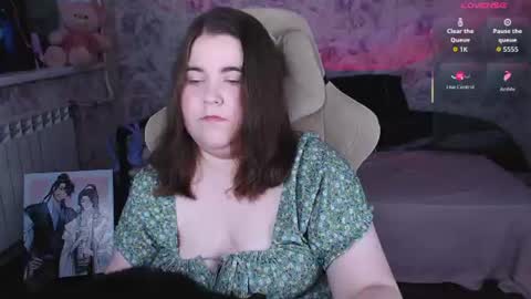 Snapshot of estelle_hicks chatting on 06-16-26, 07:27 estelle_hicks online show from 06-16-26, 07:27