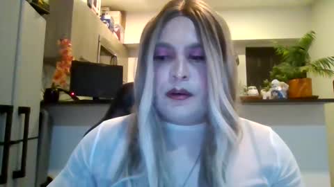 Snapshot of estephanieaguilar chatting on 09-21-25, 06:15 Estephanie Aguilar online show from 09-21-25, 06:15