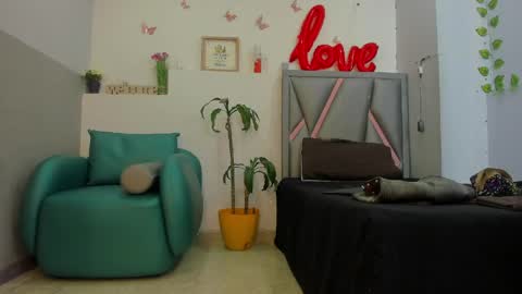 esterlindez online show from 05-11-26, 08:28
