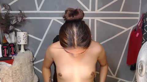 Snapshot of estherlust chatting on 01-02-25, 05:35 IRIS online show from 01-02-25, 05:35