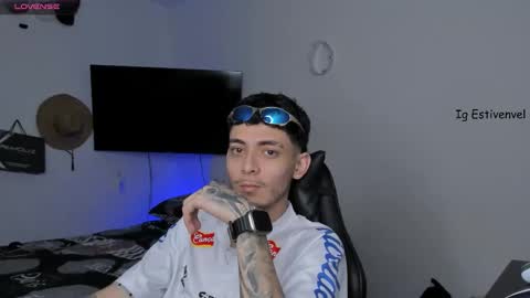 estivenvel online show from 10-12-25, 03:55