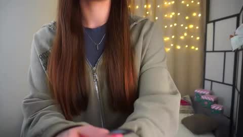 Snapshot of estrellabecnel chatting on 12-15-25, 08:24 Anna online show from 12-15-25, 08:24