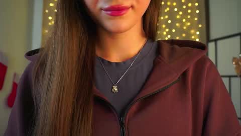 Snapshot of estrellabecnel chatting on 12-18-25, 09:21 Anna online show from 12-18-25, 09:21