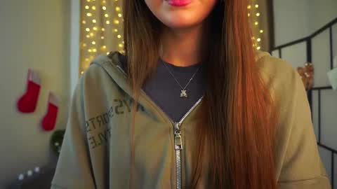 Snapshot of estrellabecnel chatting on 12-19-25, 09:00 Anna online show from 12-19-25, 09:00