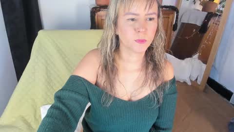 Snapshot of estrellah__ chatting on 12-28-24, 04:08 - E S T R E L L A  M I L F - online show from 12-28-24, 04:08