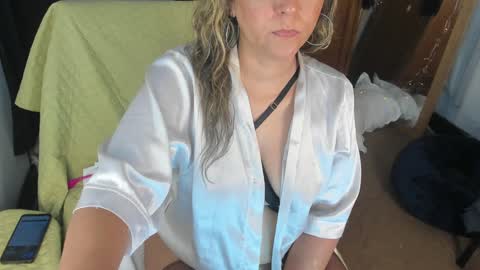 Snapshot of estrellah__ chatting on 12-30-24, 04:53 - E S T R E L L A  M I L F - online show from 12-30-24, 04:53