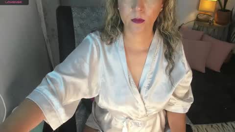 Snapshot of estrellah__ chatting on 02-25-25, 07:20 - E S T R E L L A  M I L F - online show from 02-25-25, 07:20