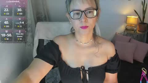 Snapshot of estrellah__ chatting on 02-26-25, 09:10 - E S T R E L L A  M I L F - online show from 02-26-25, 09:10