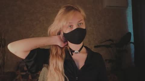 Snapshot of eternalophelia chatting on 05-16-26, 12:51 Sophia online show from 05-16-26, 12:51