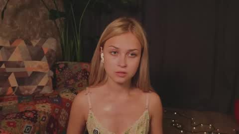 Snapshot of eternalophelia chatting on 06-08-26, 01:28 Sophia online show from 06-08-26, 01:28