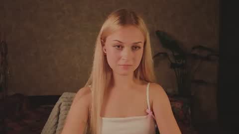 Snapshot of eternalophelia chatting on 06-10-26, 11:13 Sophia online show from 06-10-26, 11:13
