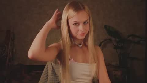 Snapshot of eternalophelia chatting on 06-11-26, 12:32 Sophia online show from 06-11-26, 12:32