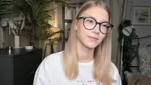 Natalie online show from 10-22-25, 05:52