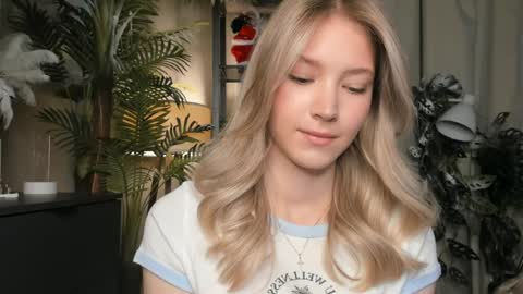 Natalie online show from 04-11-26, 07:45