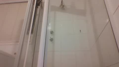 Snapshot of etextratestacle chatting on 11-16-25, 04:45 ET online show from 11-16-25, 04:45