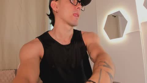 etham_wolf1 online show from 04-09-26, 05:29