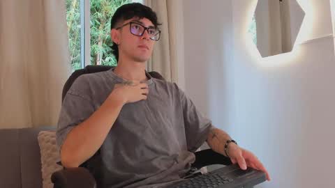etham_wolf1 online show from 04-11-26, 06:12