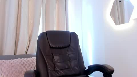 etham_wolf1 online show from 04-18-26, 07:07
