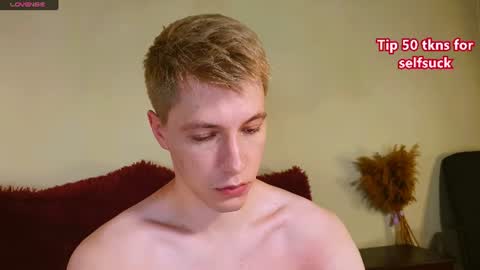 Snapshot of ethan7inches chatting on 06-23-26, 01:36 Ethan online show from 06-23-26, 01:36