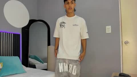 Snapshot of ethan_jamees chatting on 01-17-26, 07:39 E T H A N online show from 01-17-26, 07:39