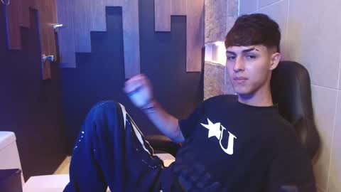 Snapshot of ethan_jamees chatting on 02-06-26, 02:16 E T H A N online show from 02-06-26, 02:16