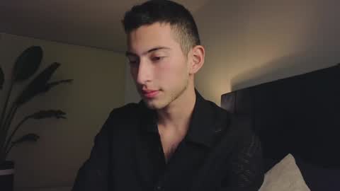 Snapshot of ethan_skiny_ chatting on 01-22-25, 04:02 Joan online show from 01-22-25, 04:02