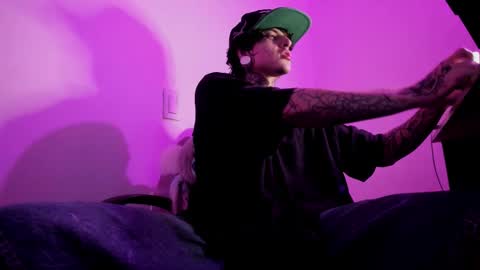 Snapshot of ethan_sykes chatting on 09-28-25, 03:23 Ethan sykes online show from 09-28-25, 03:23