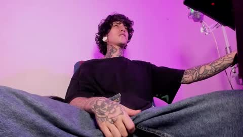 Snapshot of ethan_sykes chatting on 10-30-25, 01:40 Ethan sykes online show from 10-30-25, 01:40