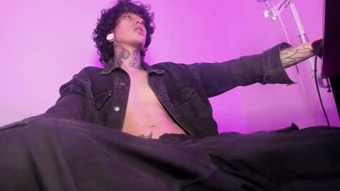 Snapshot of ethan_sykes chatting on 11-17-25, 05:13 Ethan sykes online show from 11-17-25, 05:13