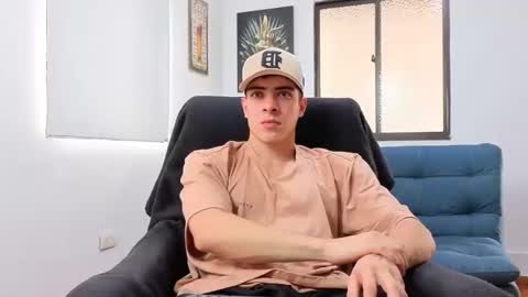 Snapshot of ethangreey1 chatting on 12-19-25, 07:21 ethangreey1 online show from 12-19-25, 07:21