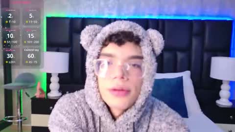 Snapshot of ethanleroyy chatting on 10-17-25, 04:37 Ethan Leroy online show from 10-17-25, 04:37