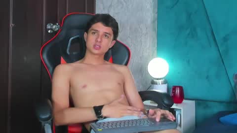 Snapshot of ethanlowell chatting on 01-27-25, 03:37 ethanlowell online show from 01-27-25, 03:37