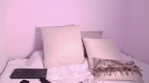 Snapshot of ethanlowell chatting on 02-08-25, 10:19 ethanlowell online show from 02-08-25, 10:19