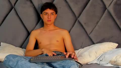Snapshot of ethanlowell chatting on 02-17-25, 01:58 ethanlowell online show from 02-17-25, 01:58