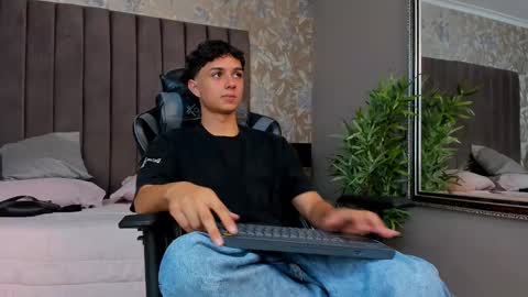 Snapshot of ethanlowell chatting on 09-11-25, 03:50 ethanlowell online show from 09-11-25, 03:50
