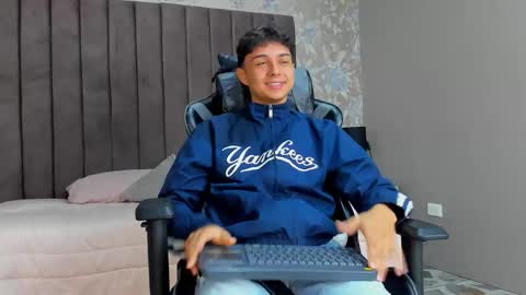 Snapshot of ethanlowell chatting on 09-18-25, 05:20 ethanlowell online show from 09-18-25, 05:20