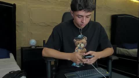 Snapshot of ethanlowell chatting on 10-22-25, 04:46 ethanlowell online show from 10-22-25, 04:46