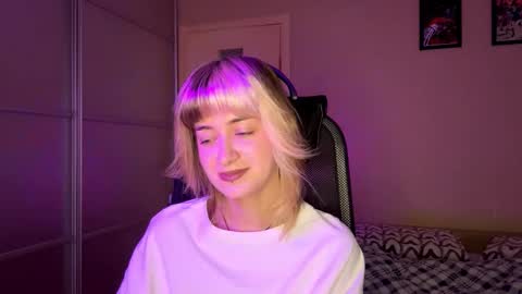 Snapshot of ethelynprochaska chatting on 11-11-25, 06:46 Emily online show from 11-11-25, 06:46