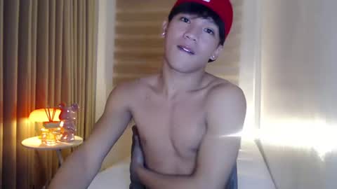 Snapshot of etherealboytoy4hire chatting on 06-18-26, 02:21 Rey online show from 06-18-26, 02:21